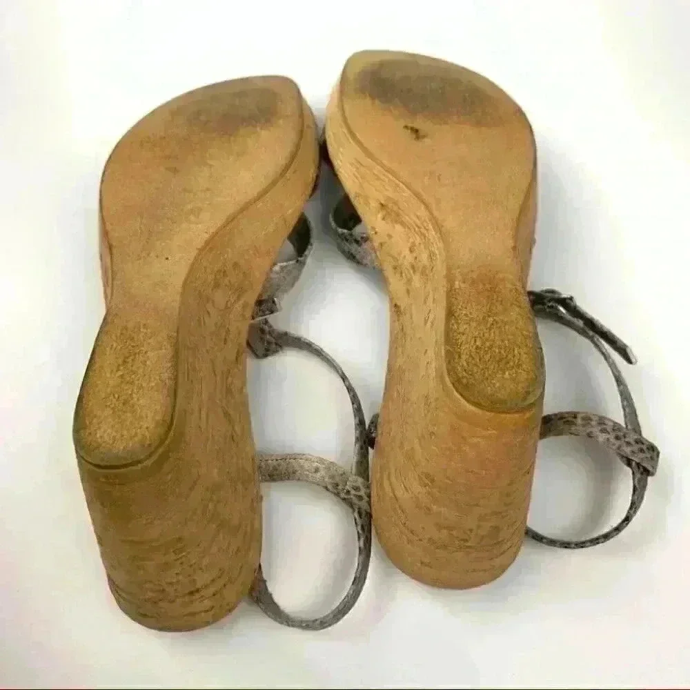 Lorenzo Chelini womens sandals size 40 taupe snakeskin print t-strap platforms